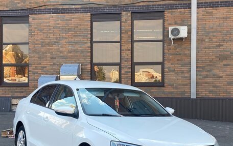 Volkswagen Jetta VI, 2012 год, 880 000 рублей, 2 фотография