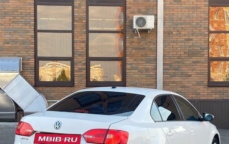 Volkswagen Jetta VI, 2012 год, 880 000 рублей, 3 фотография