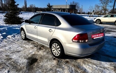 Volkswagen Polo VI (EU Market), 2011 год, 700 000 рублей, 3 фотография