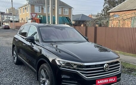 Volkswagen Touareg III, 2020 год, 4 500 000 рублей, 2 фотография
