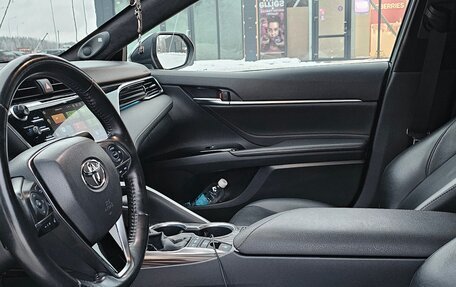 Toyota Camry, 2019 год, 3 350 000 рублей, 10 фотография