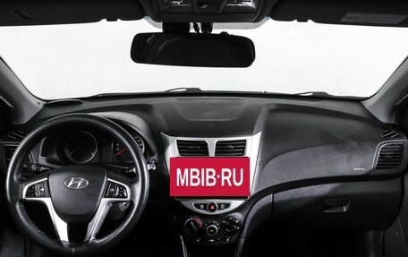 Hyundai Solaris II рестайлинг, 2011 год, 750 000 рублей, 17 фотография