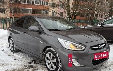 Hyundai Solaris II рестайлинг, 2014 год, 1 000 000 рублей, 3 фотография