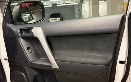 Toyota Land Cruiser Prado 150 рестайлинг 2, 2016 год, 4 400 000 рублей, 14 фотография