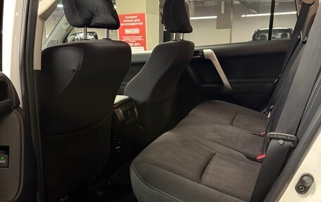 Toyota Land Cruiser Prado 150 рестайлинг 2, 2016 год, 4 400 000 рублей, 10 фотография