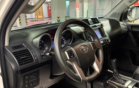 Toyota Land Cruiser Prado 150 рестайлинг 2, 2016 год, 4 400 000 рублей, 11 фотография