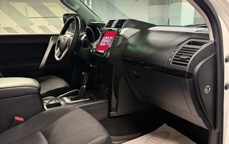 Toyota Land Cruiser Prado 150 рестайлинг 2, 2016 год, 4 400 000 рублей, 13 фотография