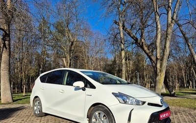 Toyota Prius Alpha I (ZVW40/41), 2017 год, 1 850 000 рублей, 1 фотография