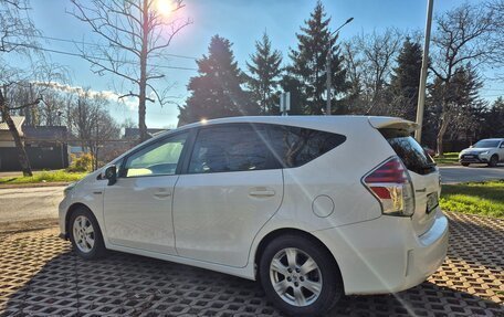 Toyota Prius Alpha I (ZVW40/41), 2017 год, 1 850 000 рублей, 3 фотография