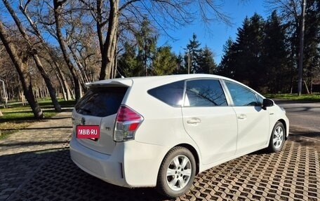 Toyota Prius Alpha I (ZVW40/41), 2017 год, 1 850 000 рублей, 2 фотография