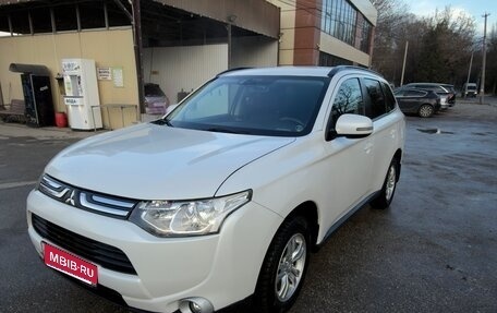 Mitsubishi Outlander III рестайлинг 3, 2013 год, 1 585 000 рублей, 1 фотография