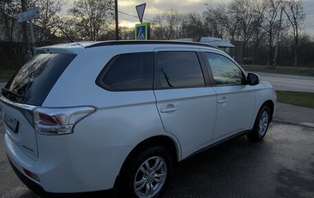 Mitsubishi Outlander III рестайлинг 3, 2013 год, 1 585 000 рублей, 5 фотография