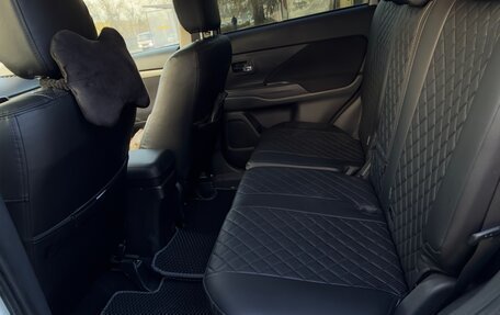 Mitsubishi Outlander III рестайлинг 3, 2013 год, 1 585 000 рублей, 8 фотография