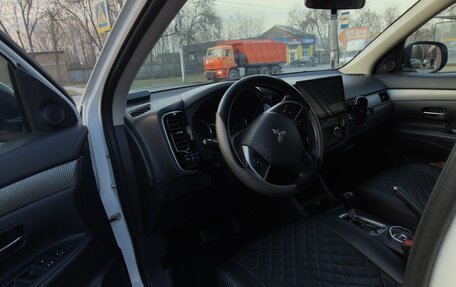 Mitsubishi Outlander III рестайлинг 3, 2013 год, 1 585 000 рублей, 11 фотография