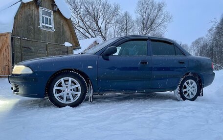 Mitsubishi Carisma I, 2001 год, 300 000 рублей, 4 фотография