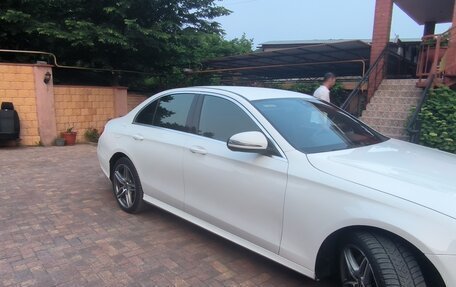 Mercedes-Benz E-Класс, 2020 год, 3 500 000 рублей, 3 фотография