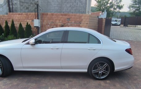 Mercedes-Benz E-Класс, 2020 год, 3 500 000 рублей, 4 фотография