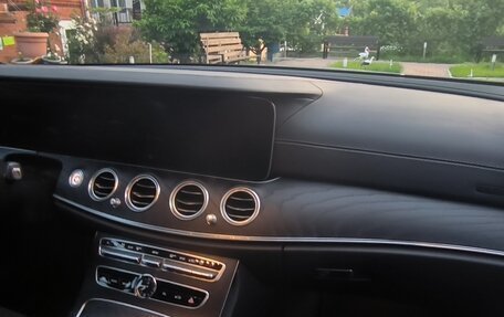 Mercedes-Benz E-Класс, 2020 год, 3 500 000 рублей, 5 фотография
