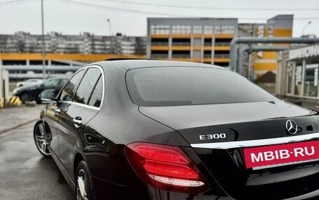 Mercedes-Benz E-Класс, 2020 год, 4 600 000 рублей, 20 фотография