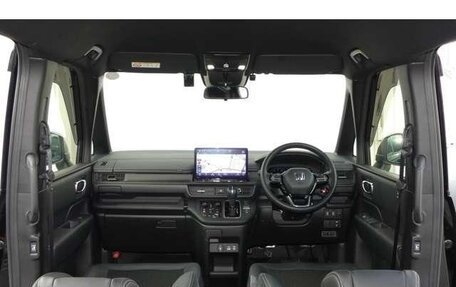Honda Stepwgn, 2022 год, 1 850 000 рублей, 9 фотография