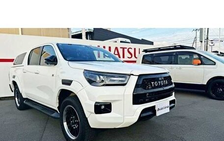 Toyota Hilux VIII, 2023 год, 4 350 000 рублей, 2 фотография