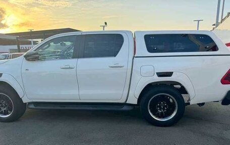 Toyota Hilux VIII, 2023 год, 4 350 000 рублей, 8 фотография