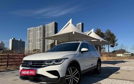Volkswagen Tiguan II, 2023 год, 3 100 009 рублей, 3 фотография