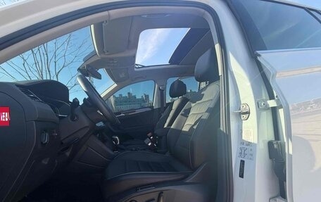 Volkswagen Tiguan II, 2023 год, 3 100 009 рублей, 8 фотография