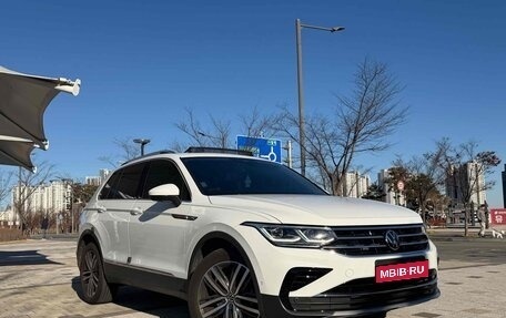 Volkswagen Tiguan II, 2023 год, 3 100 009 рублей, 1 фотография