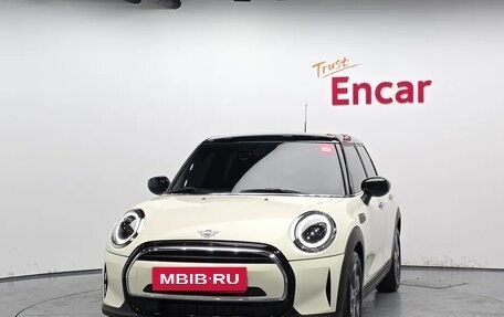 MINI Hatch, 2021 год, 1 929 000 рублей, 2 фотография