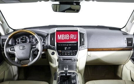 Toyota Land Cruiser 200, 2016 год, 5 474 000 рублей, 13 фотография