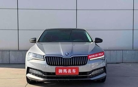 Skoda Superb III рестайлинг, 2021 год, 1 783 978 рублей, 2 фотография
