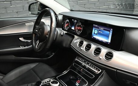 Mercedes-Benz E-Класс, 2019 год, 2 440 000 рублей, 14 фотография