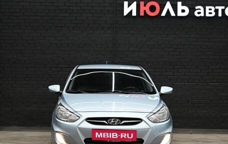 Hyundai Solaris II рестайлинг, 2011 год, 680 000 рублей, 2 фотография