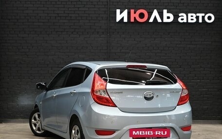 Hyundai Solaris II рестайлинг, 2011 год, 680 000 рублей, 4 фотография