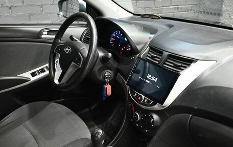 Hyundai Solaris II рестайлинг, 2011 год, 680 000 рублей, 14 фотография