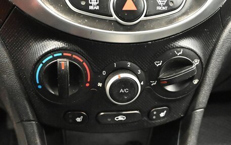 Hyundai Solaris II рестайлинг, 2011 год, 680 000 рублей, 17 фотография