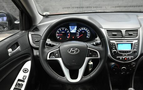 Hyundai Solaris II рестайлинг, 2011 год, 800 000 рублей, 10 фотография