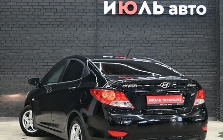Hyundai Solaris II рестайлинг, 2011 год, 800 000 рублей, 4 фотография