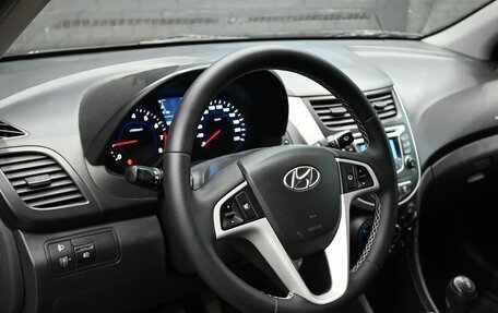 Hyundai Solaris II рестайлинг, 2011 год, 800 000 рублей, 11 фотография