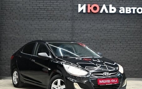 Hyundai Solaris II рестайлинг, 2011 год, 800 000 рублей, 3 фотография