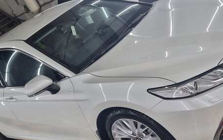 Toyota Camry, 2022 год, 3 300 000 рублей, 2 фотография