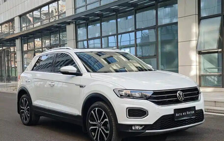 Volkswagen T-Roc I, 2022 год, 1 750 100 рублей, 2 фотография