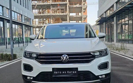 Volkswagen T-Roc I, 2022 год, 1 750 100 рублей, 3 фотография