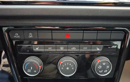 Volkswagen T-Roc I, 2022 год, 1 750 100 рублей, 12 фотография