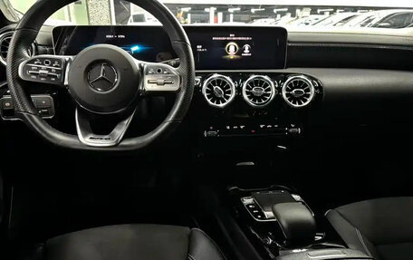 Mercedes-Benz A-Класс, 2019 год, 1 505 480 рублей, 10 фотография