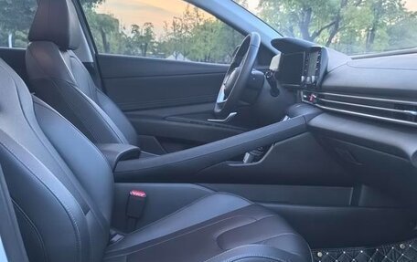 Hyundai Elantra, 2024 год, 1 560 000 рублей, 16 фотография