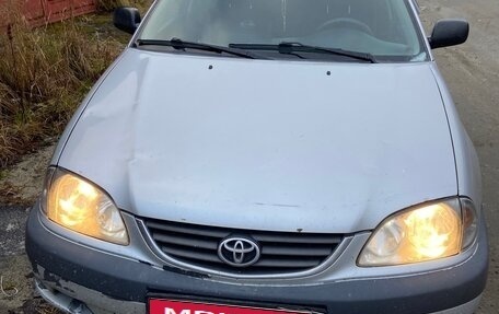 Toyota Avensis III рестайлинг, 2001 год, 230 000 рублей, 1 фотография