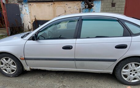 Toyota Avensis III рестайлинг, 2001 год, 230 000 рублей, 10 фотография