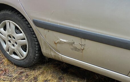 Toyota Avensis III рестайлинг, 2001 год, 230 000 рублей, 8 фотография